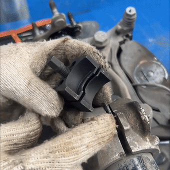 STEELFORCE: SEPARADOR DE BRAZO DE CARRO ⚙️🛠️